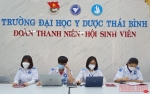 Các sinh viên năm cuối trường Đại học Y Dược Thái Bình trực tư vấn tại Tổng đài chăm sóc F0 tại nhà